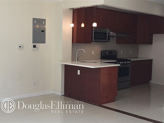 5th image of 147 Sackett St APT 4