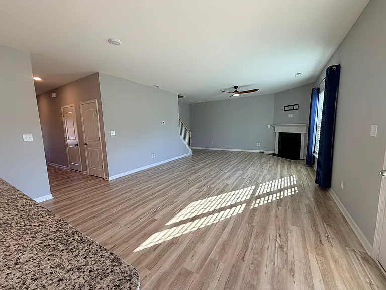 637 Dahlia Dr — Photo 8