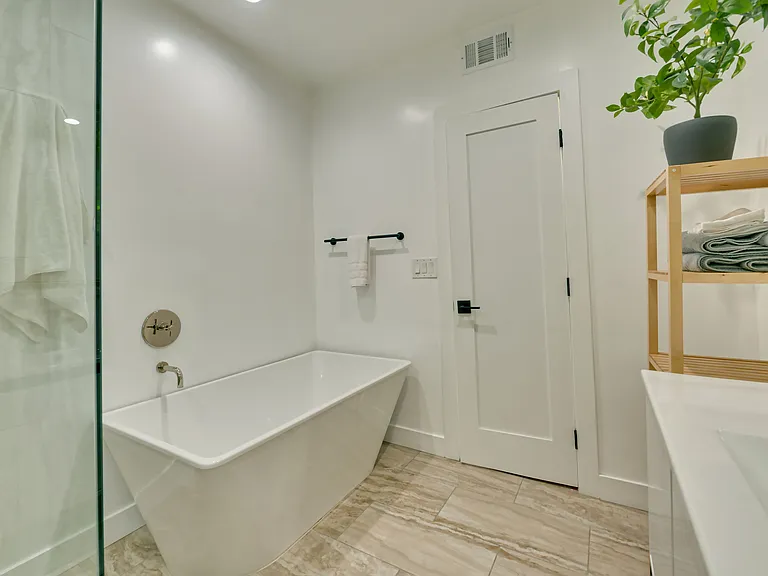 9042 Phyllis Ave #A — Photo 13