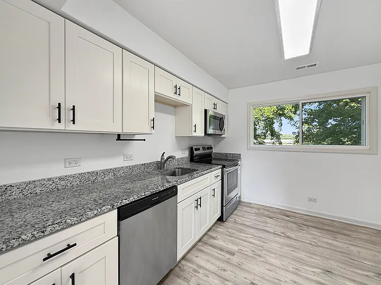 10407 N Church St #3 — Photo 5
