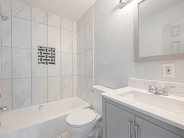 2304 Russell — Photo 7