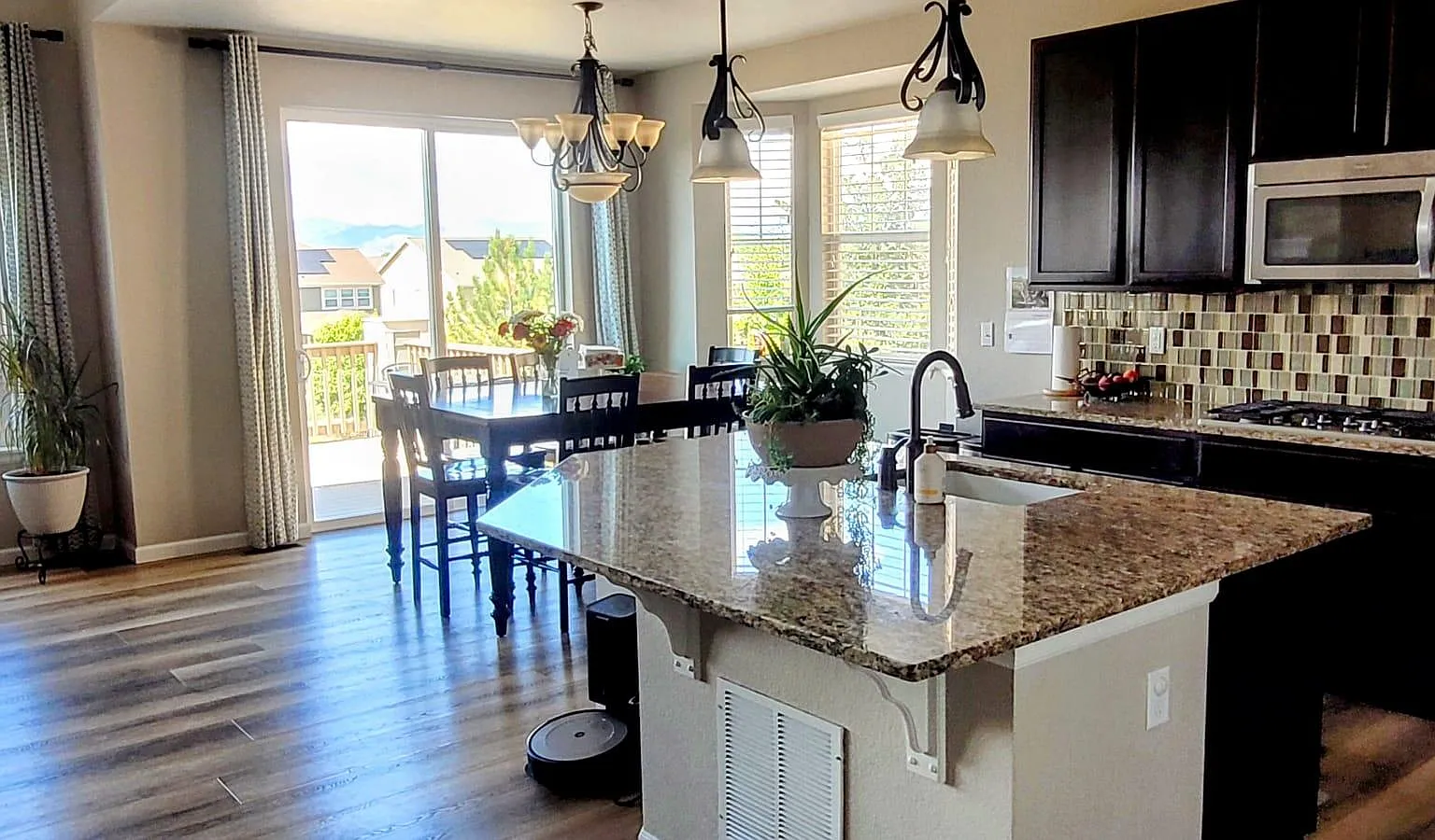 4 bed, 3.5 bath, 2487 sqft, $3,500 — Photo 3