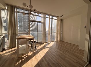 169 Fort York Blvd #818, Toronto, ON M5V 0C8