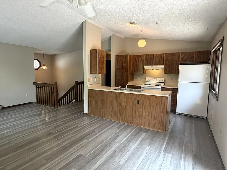 2013 Custer Dr — Photo 4