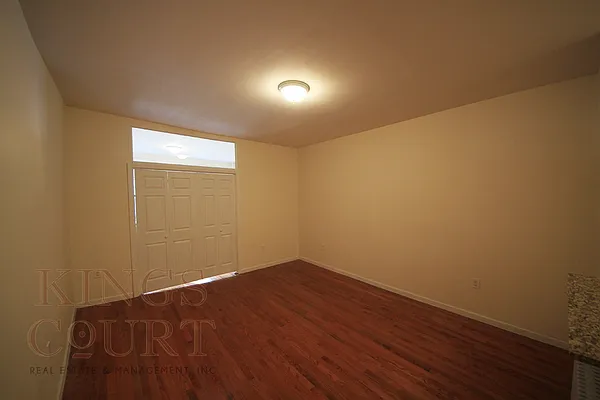 Rented by Kings Court Real Estate | media 4