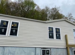 82 Sparta Rd, Prosperity, PA 15329