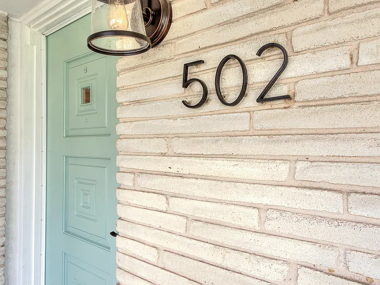 502 Downshire Dr — Photo 3