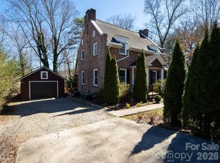 6 Enka Hillcrest St, Candler, NC 28715