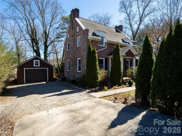 6 Enka Hillcrest St, Candler, NC 28715