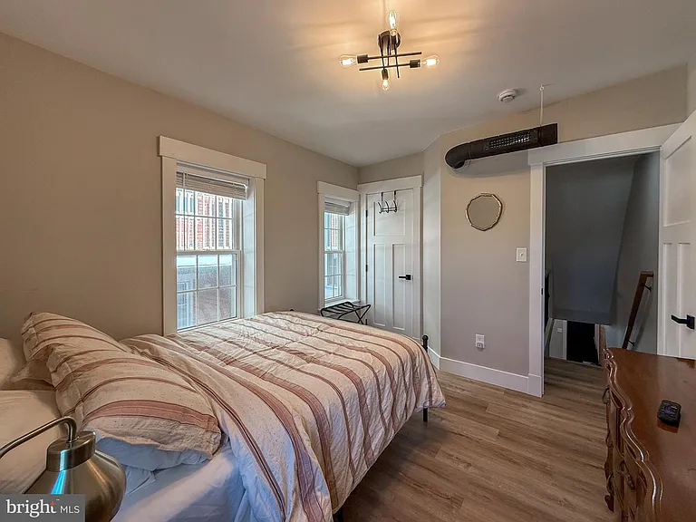 521 Locust St — Photo 23