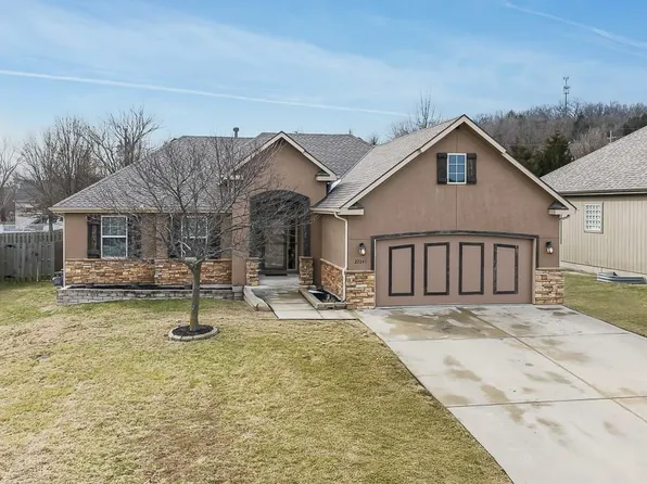 22241 W Sycamore St, Tonganoxie, KS 66086