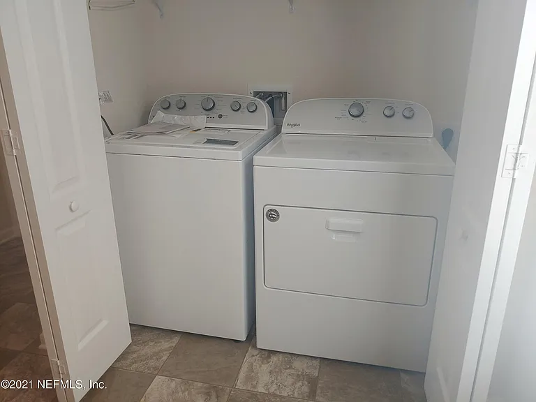 340 Servia Dr — Photo 7