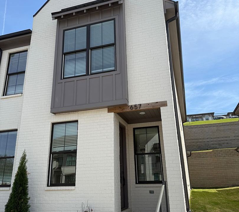 2nd image of 657 Miramar Ln