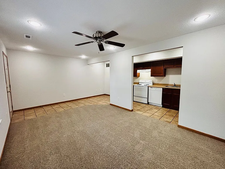 Shadow Ridge Apartments — Photo 28