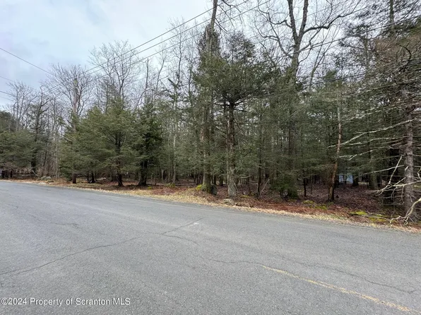 14 Lake Dr E, Gouldsboro, PA 18424