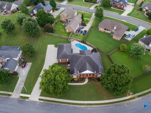 233 Lake Carmel Ct, Huntsville, AL 35811