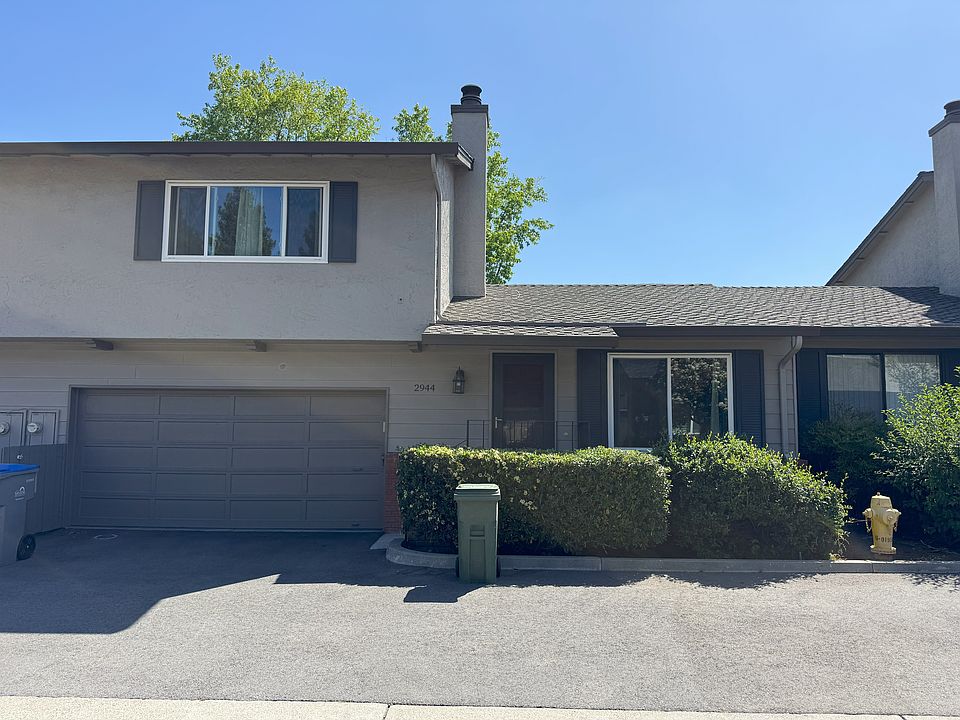 1st image of 2944 Moorpark Ave