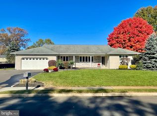 20 Azalea Way, Hamilton, NJ 08690