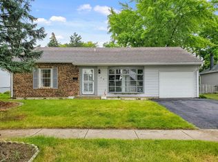 720 Country Ln S, Roselle, IL 60172