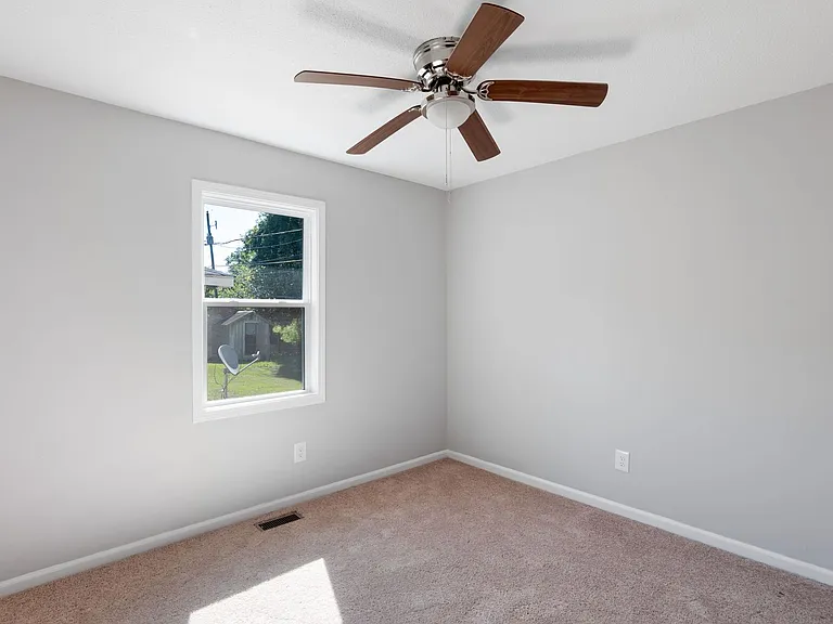 102 Burdock Cir — Photo 23