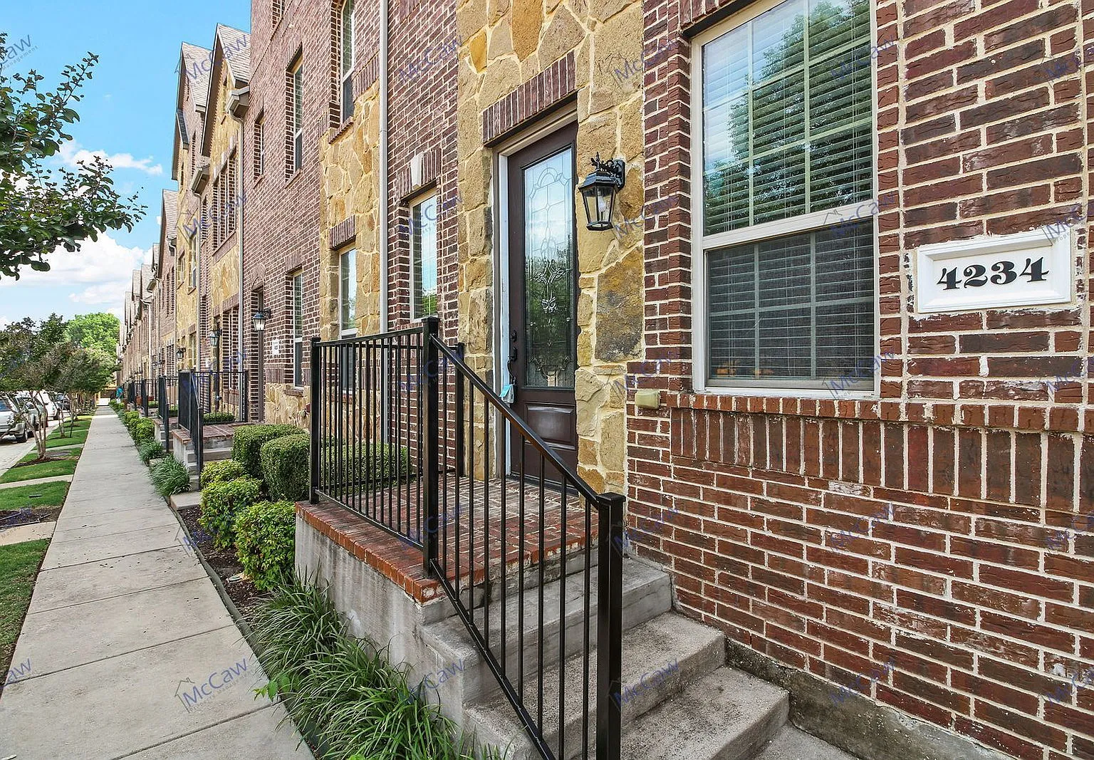 3 bed, 3.5 bath, 2100 sqft, $3,000 — Photo 1