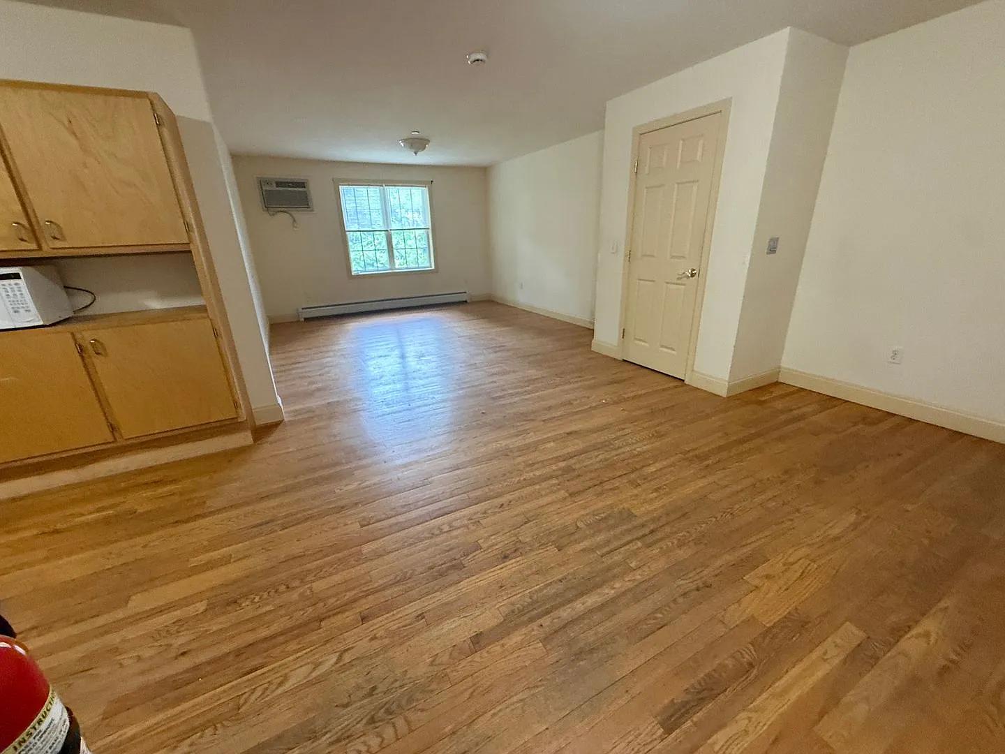 843-845 Mammoth Rd — Photo 2