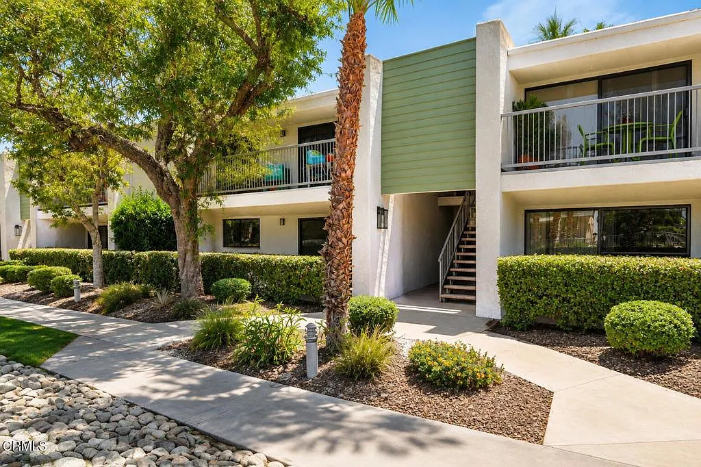 2 bed, 2.0 bath, 1230 sqft, $2,400 — Photo 1