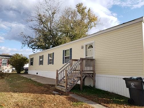 2nd image of 215 N Pecan Ct