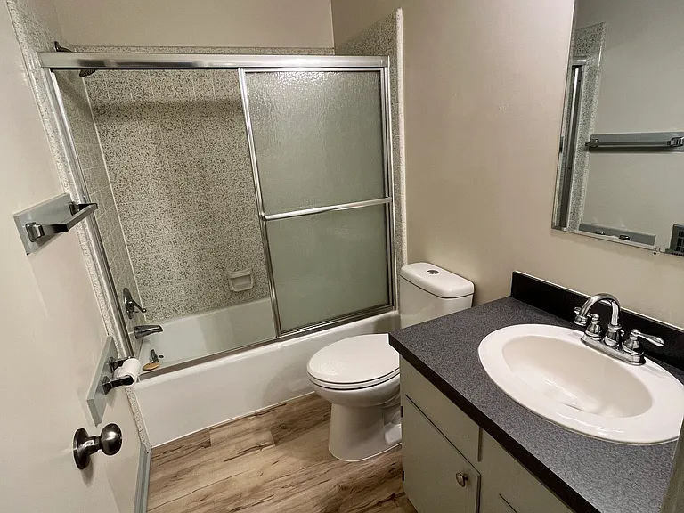 1020 Fisher St #B — Photo 8
