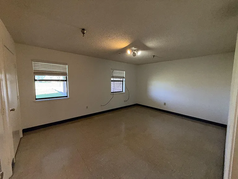208 Diplomat Way — Photo 7