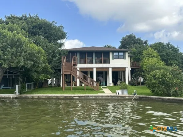 210 Royal George Cir, Mc Queeney, TX 78123