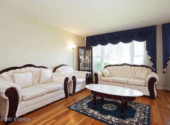 3rd image of 3919 Jerome Ave