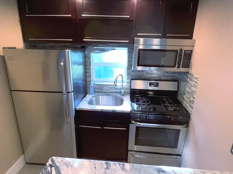 356 Jefferson St #2 — Photo 8