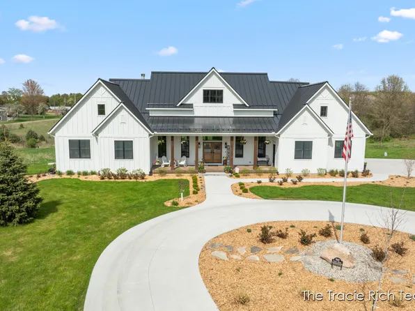 7442 Tiffany Ave NE, Rockford, MI 49341