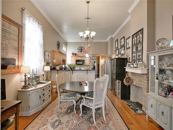 5th image of 427 Elmira Ave