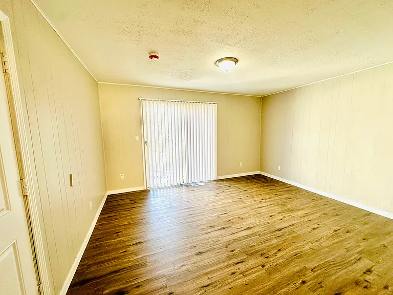 13049 Georgiana Ave — Photo 9