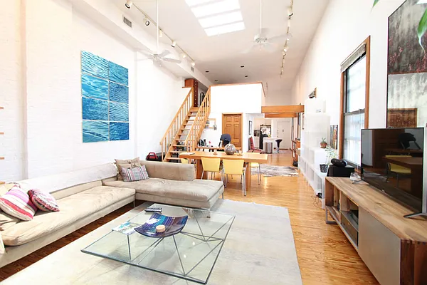 Rented by Level Group | media 23