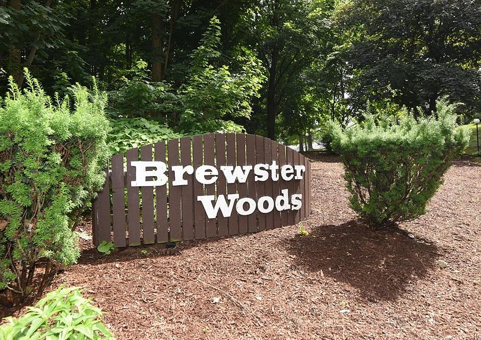 1st image of 25 Brewster Woods Dr