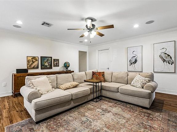 5th image of 4604 Young St
