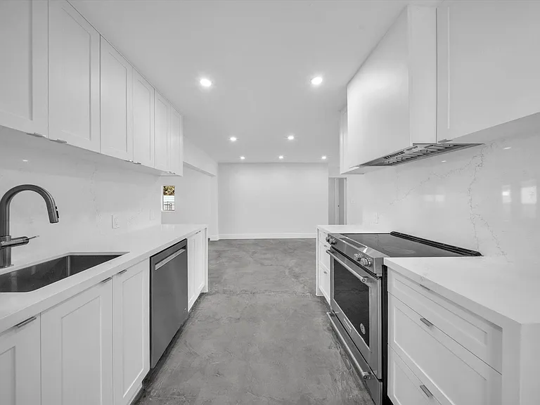 1721 N 16th Ct — Photo 4