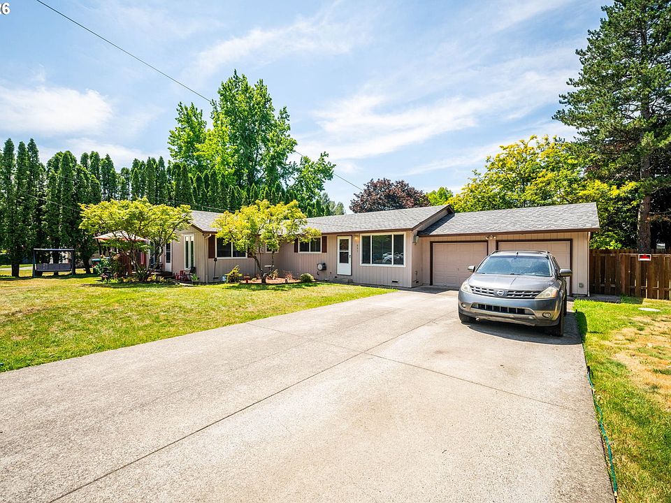 1st image of 805 SE Rene Ave