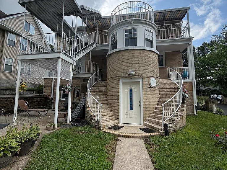 125 Atwater Ave — Photo 3