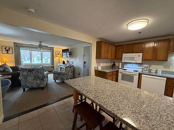 2nd image of 1373 Post Road #10 A