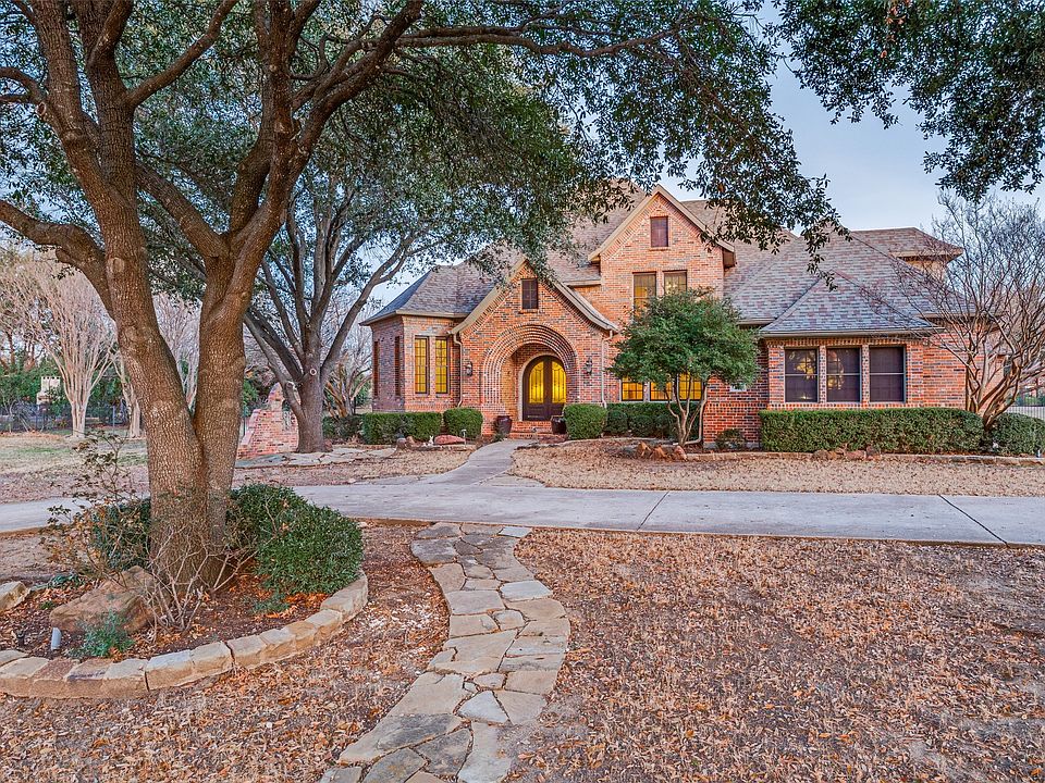 1st image of 390 Oak Ridge Dr