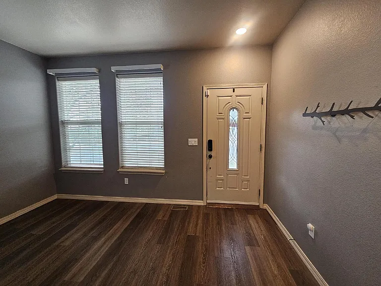 21206 Tallman Ct — Photo 5