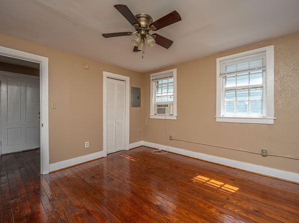 charleston-south-carolina-440949264 picture