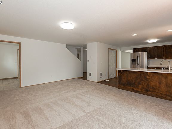 5th image of 10709 NE 90th St