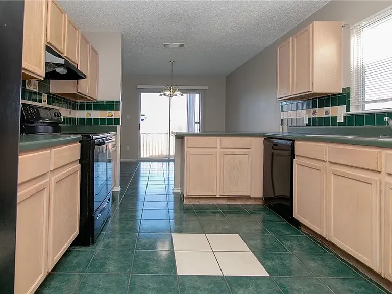 12931 Heyerdahl Dr — Photo 26