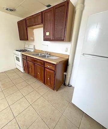3rd image of 10 S 35th St APT 1