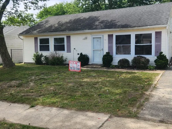 192 Village Dr, Barnegat, NJ 08005
